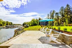 915 Lake Forest (Blueberry Bay)