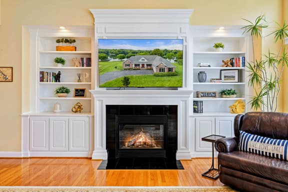 6504 Harbour Point (Lakefront Serenity)